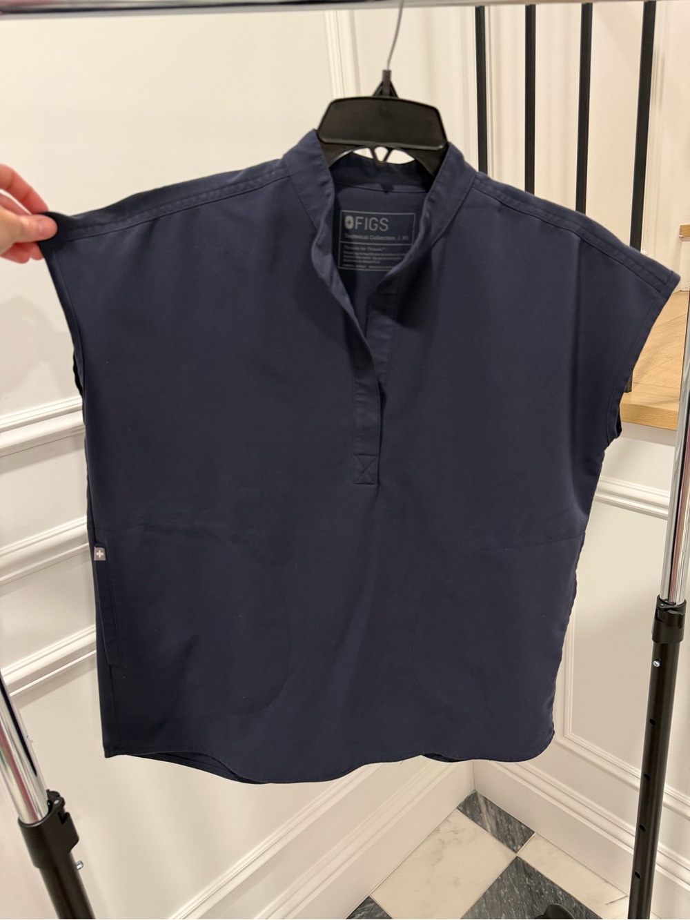 FIGS Women's Quiet Navy Rafaela Top 💚💙